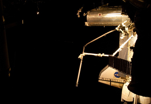 STS126-E-24974
