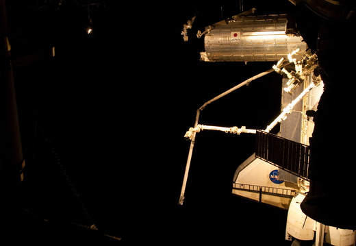 STS126-E-25007