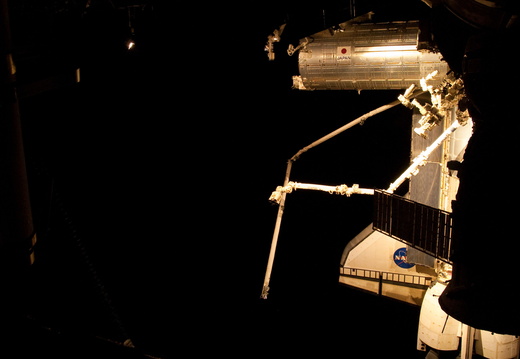 STS126-E-25009