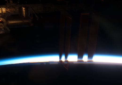 STS126-E-07112