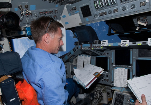 STS126-E-07221