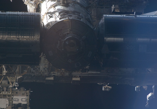 STS126-E-07376