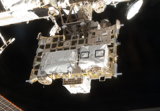 STS126-E-08042