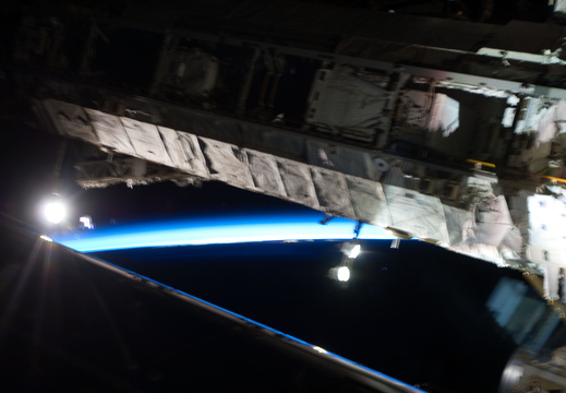 STS126-E-08045