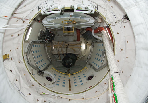 STS126-E-08125