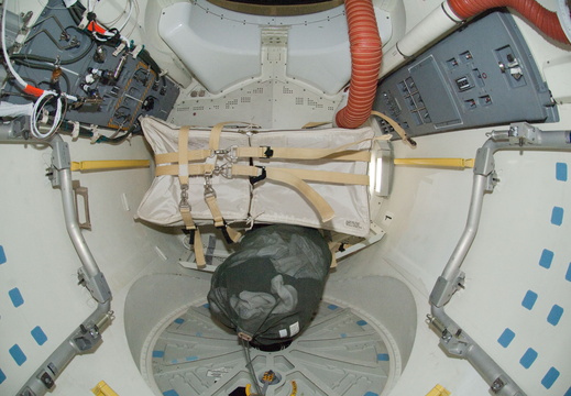 STS126-E-08127