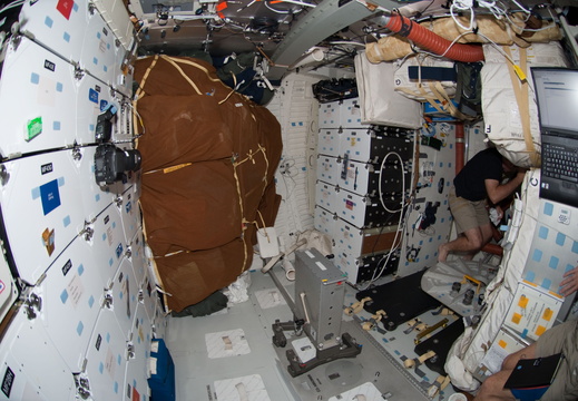 STS126-E-08645