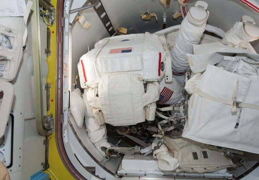 STS126-E-08705