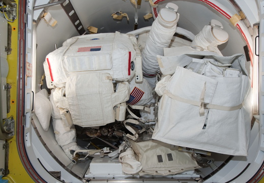 STS126-E-08706