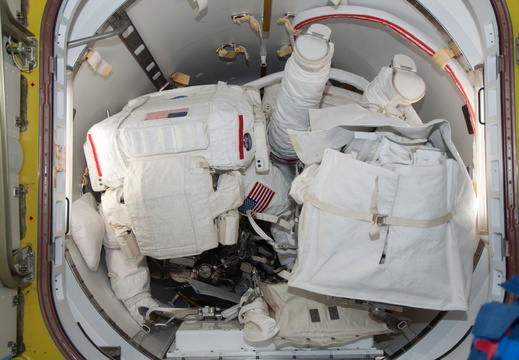STS126-E-08708