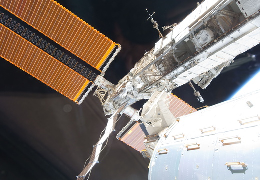 STS126-E-08909
