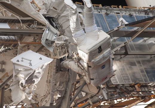 STS126-E-08921