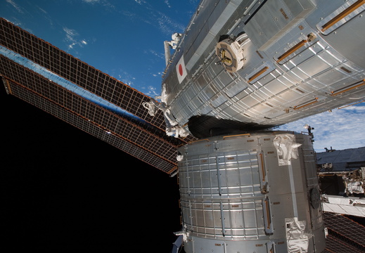 STS126-E-09593