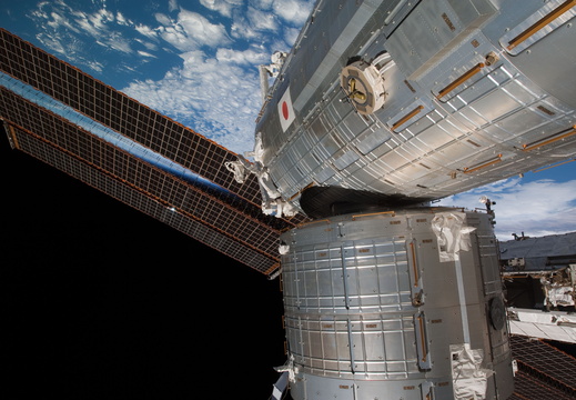 STS126-E-09597
