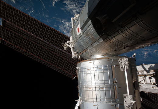 STS126-E-09647