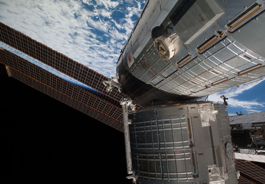 STS126-E-09825