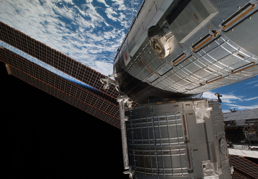 STS126-E-09826