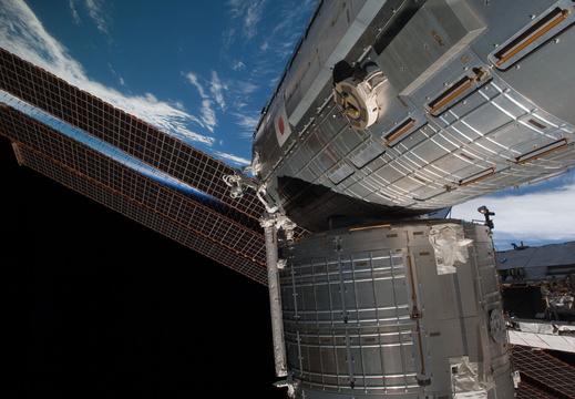 STS126-E-09834