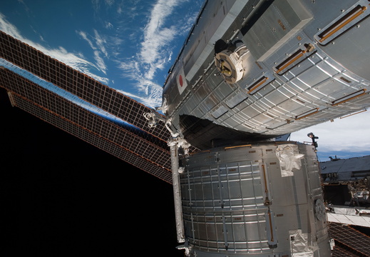 STS126-E-09835