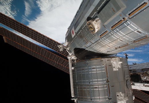 STS126-E-09841