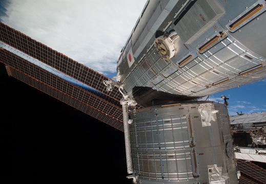 STS126-E-09843