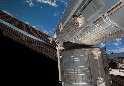 STS126-E-09851