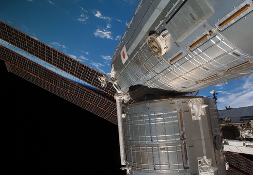STS126-E-09852