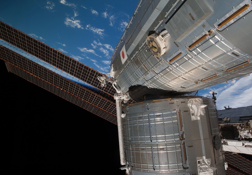 STS126-E-09853