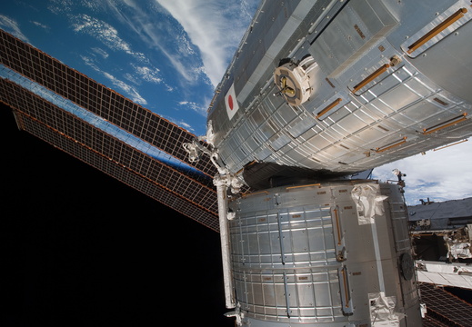 STS126-E-09858