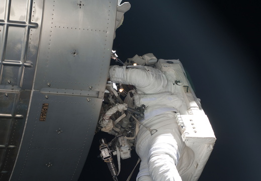 STS126-E-09926