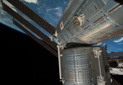 STS126-E-10043