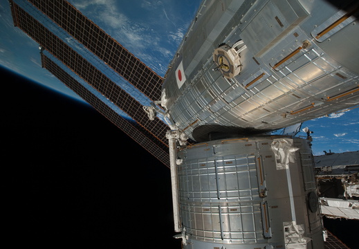 STS126-E-10044