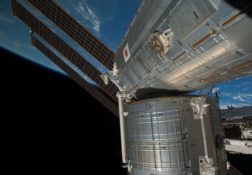 STS126-E-10045