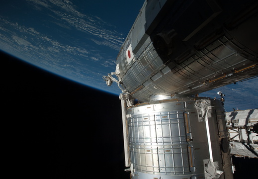STS126-E-10085