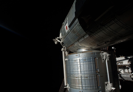 STS126-E-10100