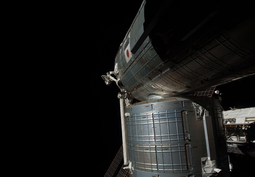 STS126-E-10107