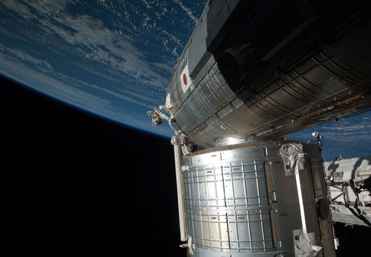 STS126-E-10124