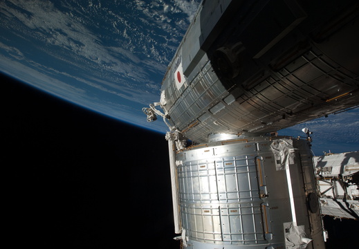 STS126-E-10125