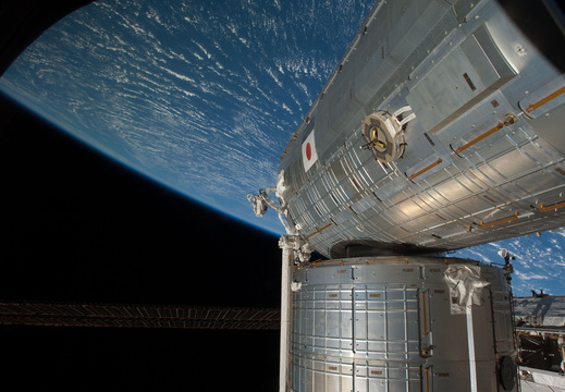 STS126-E-10485