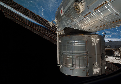 STS126-E-10770