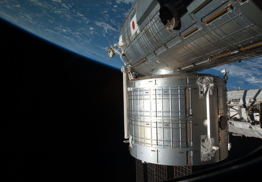 STS126-E-10815