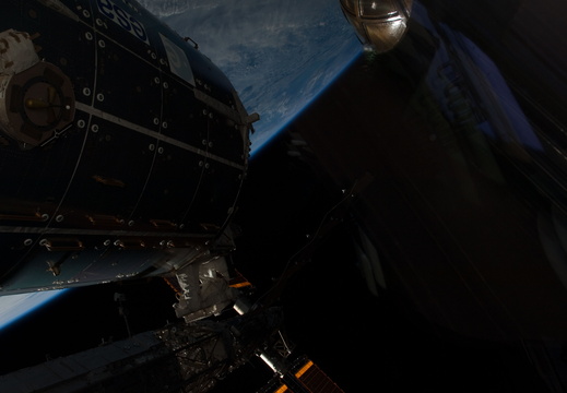 STS126-E-11661