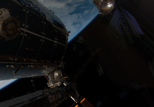 STS126-E-11665