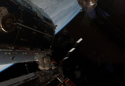 STS126-E-11673