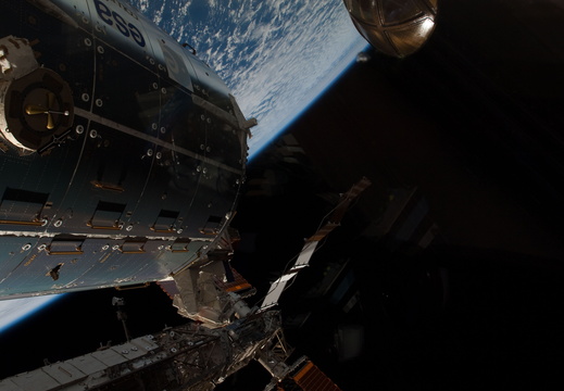 STS126-E-11683