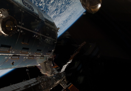STS126-E-11684