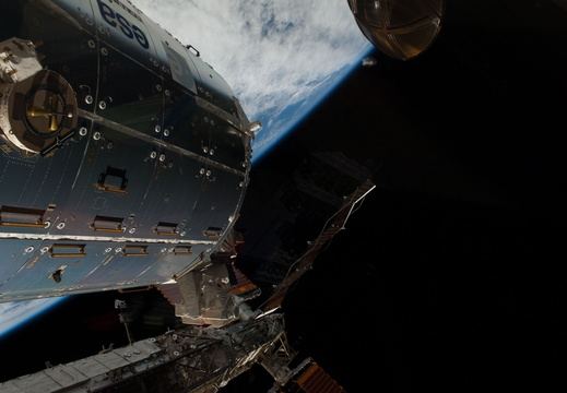 STS126-E-11695