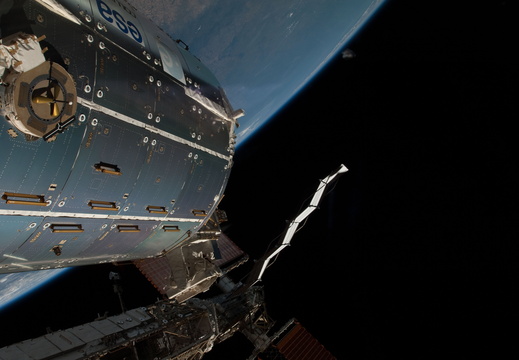 STS126-E-11717