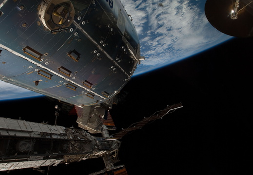 STS126-E-11814