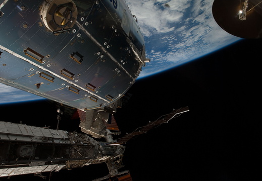 STS126-E-11815
